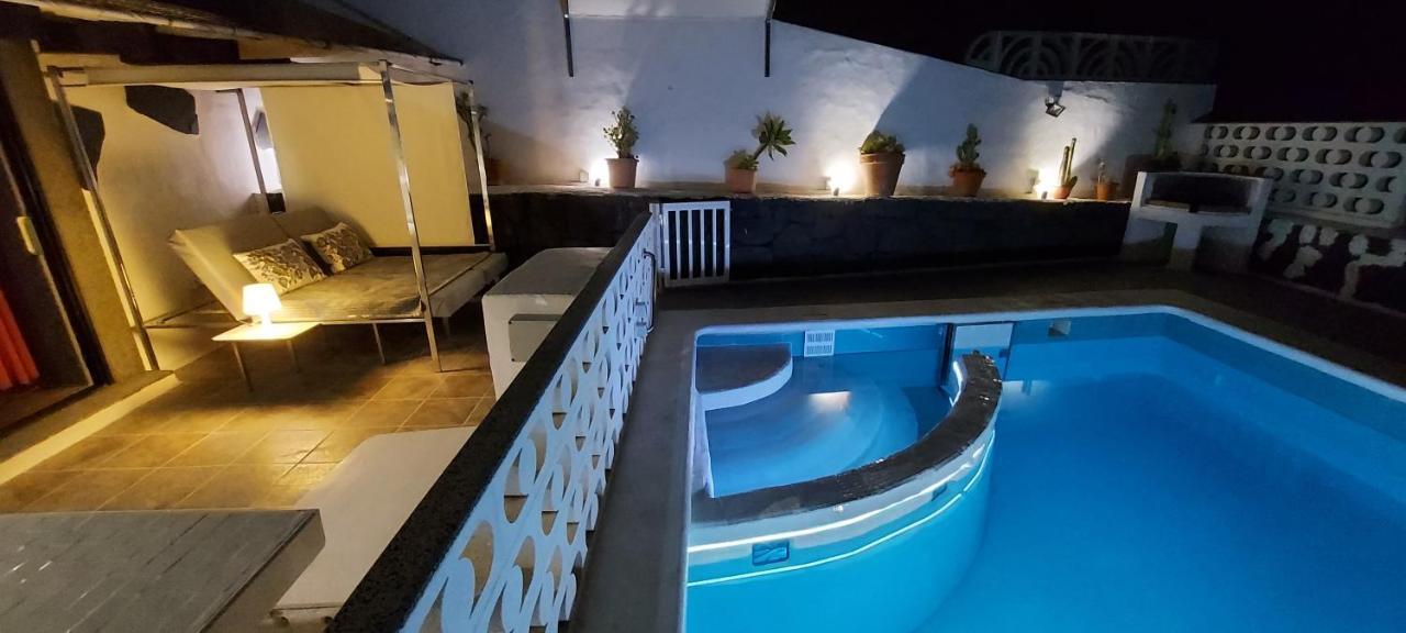 Aloelux Villa !! - Private Villa With Pool , Jacuzzi, Cinema, Massage ,Wonderful View, Art Desing Villa Tías Екстериор снимка