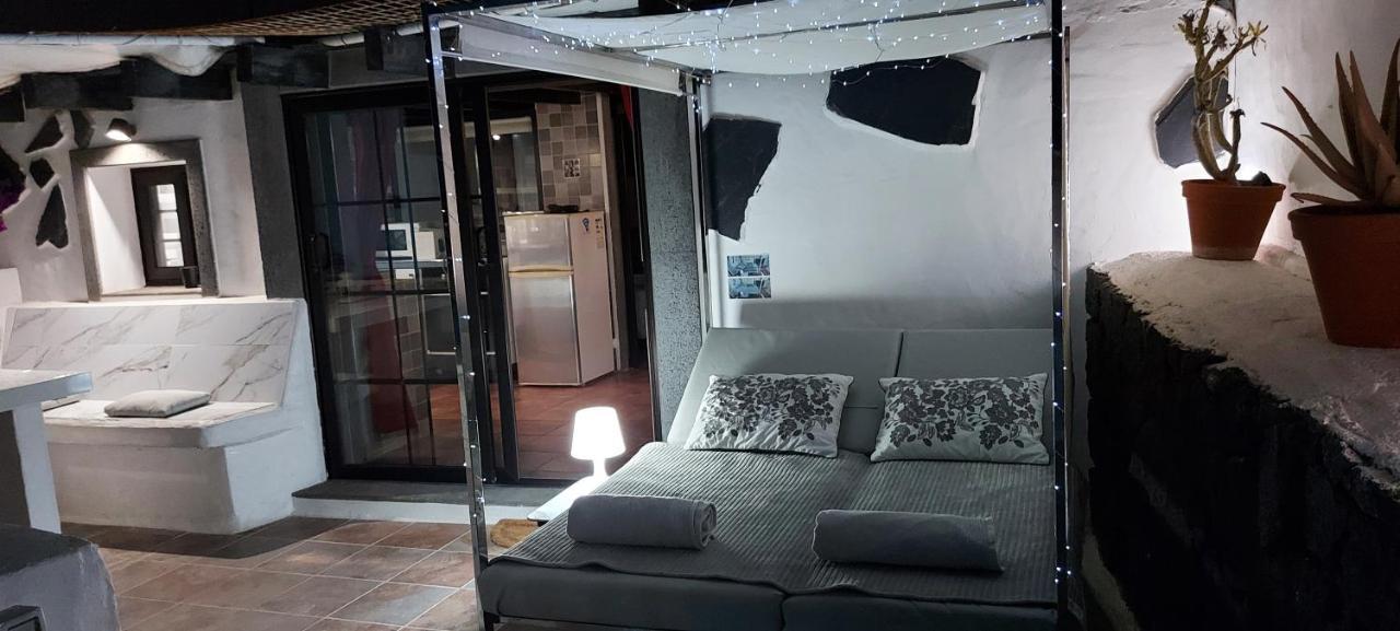 Aloelux Villa !! - Private Villa With Pool , Jacuzzi, Cinema, Massage ,Wonderful View, Art Desing Villa Tías Екстериор снимка
